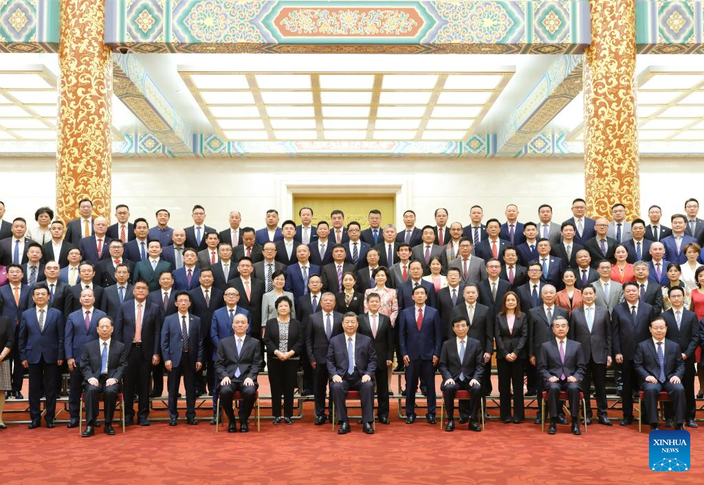 Xi meets representatives to 10th Conference for Friendship of Overseas Chinese Associations
