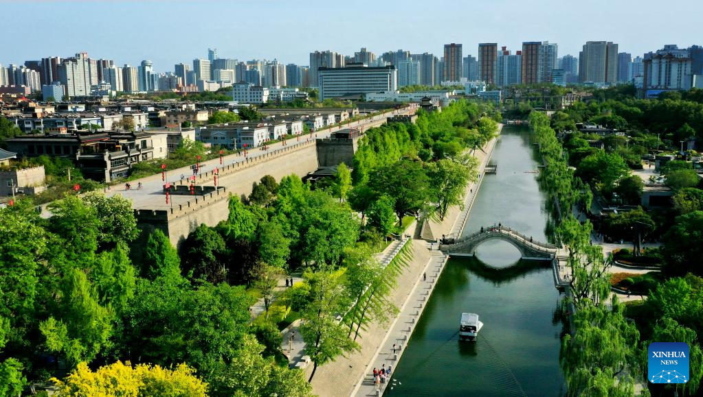 In pics: ancient city wall in Xi'an, NW China