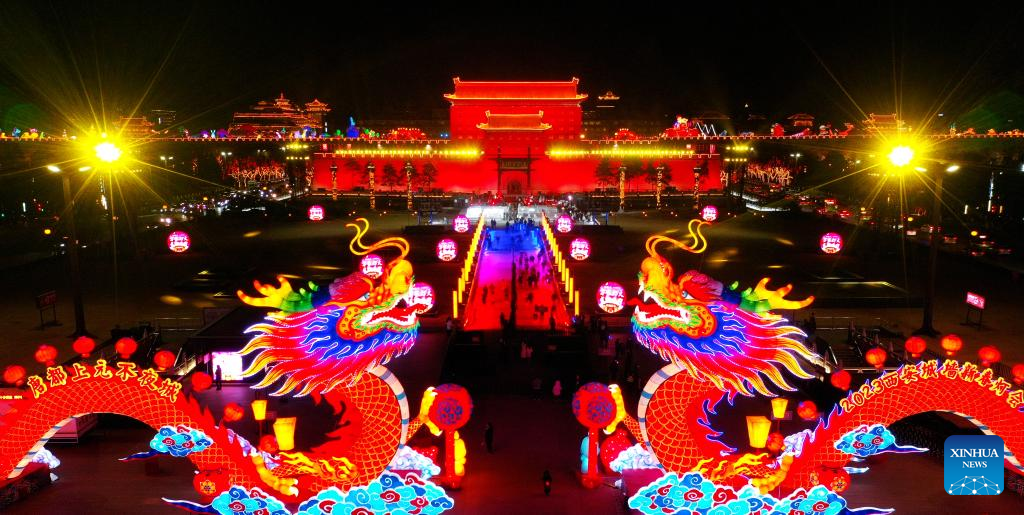 In pics: ancient city wall in Xi'an, NW China