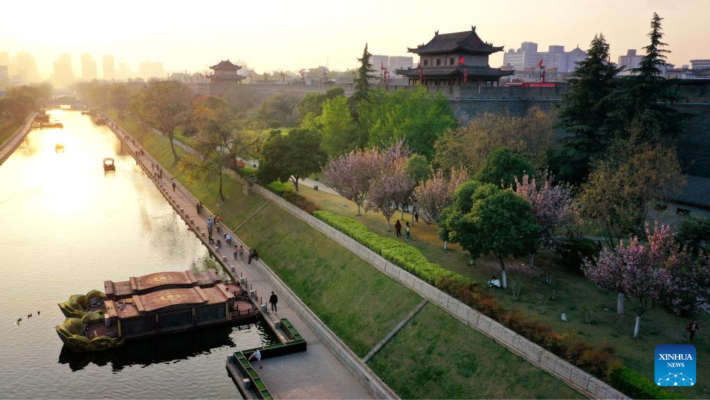 In pics: ancient city wall in Xi'an, NW China
