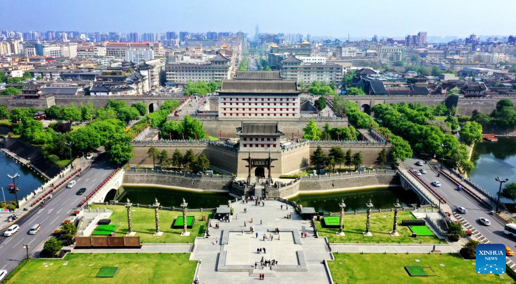 In pics: ancient city wall in Xi'an, NW China