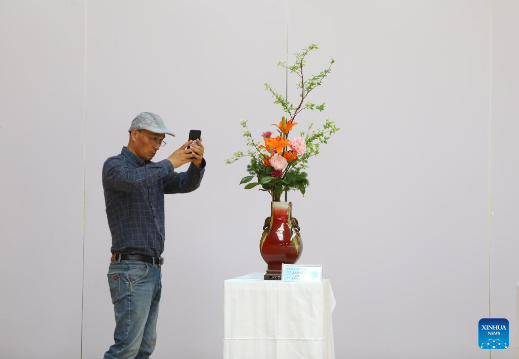 Flower arrangement artworks presented in Shenyang, NE China