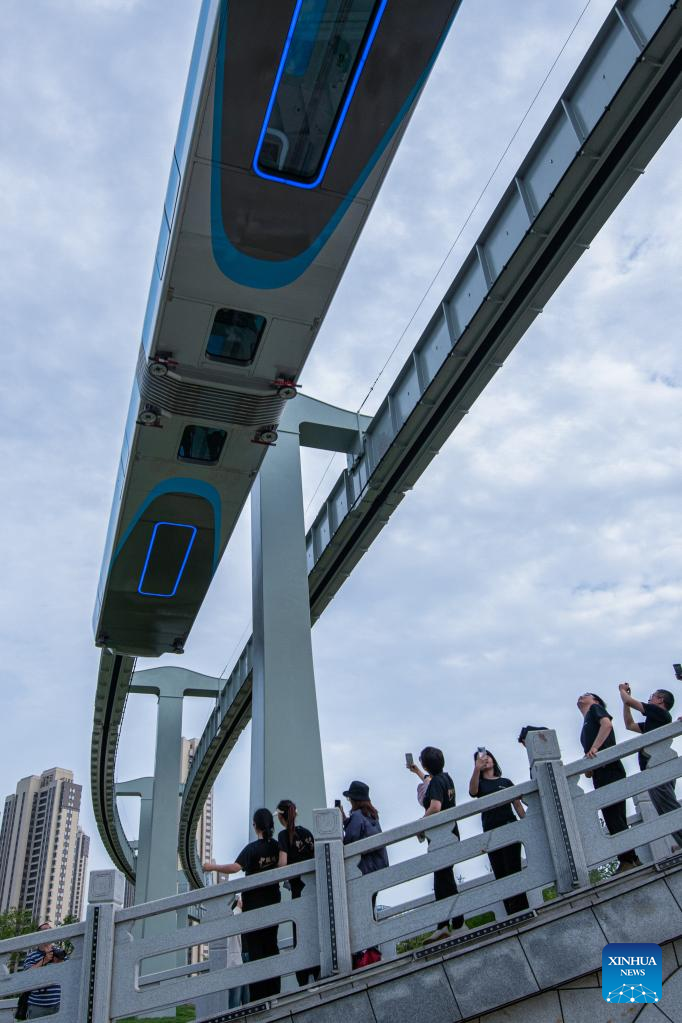 Suspension monorail line undergoes running test in Wuhan, C China