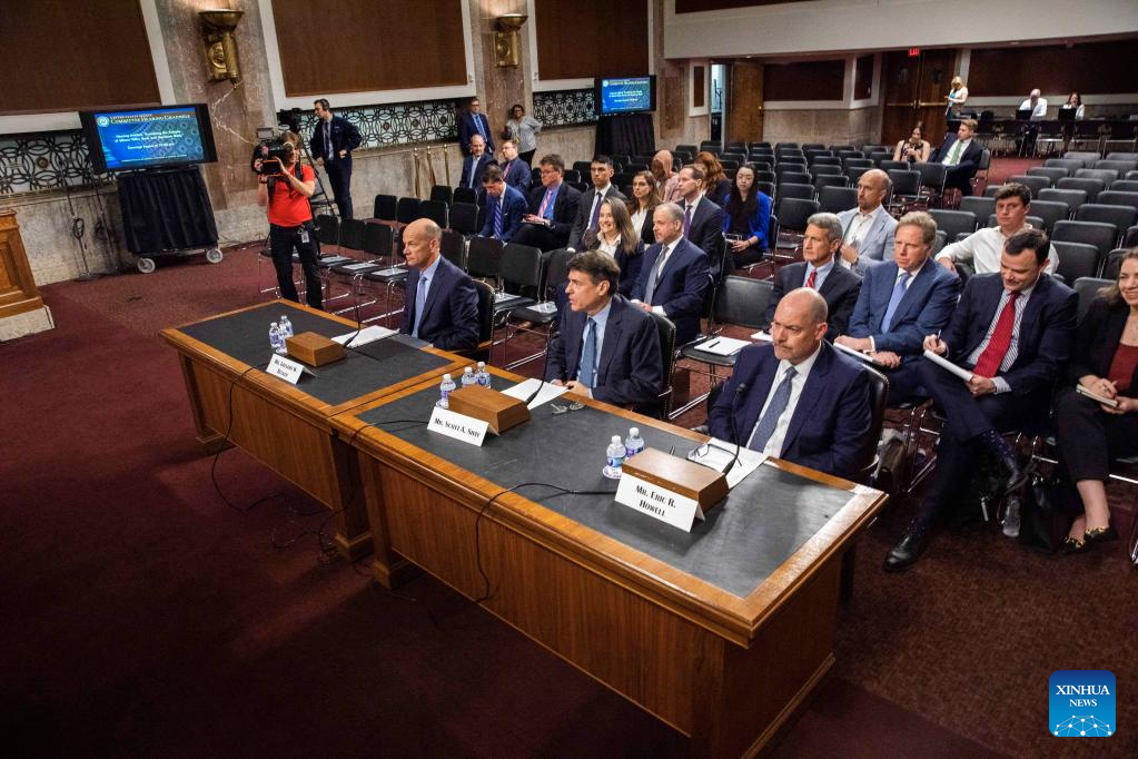 U.S. Senate Committee holds hearing on examining bank failures