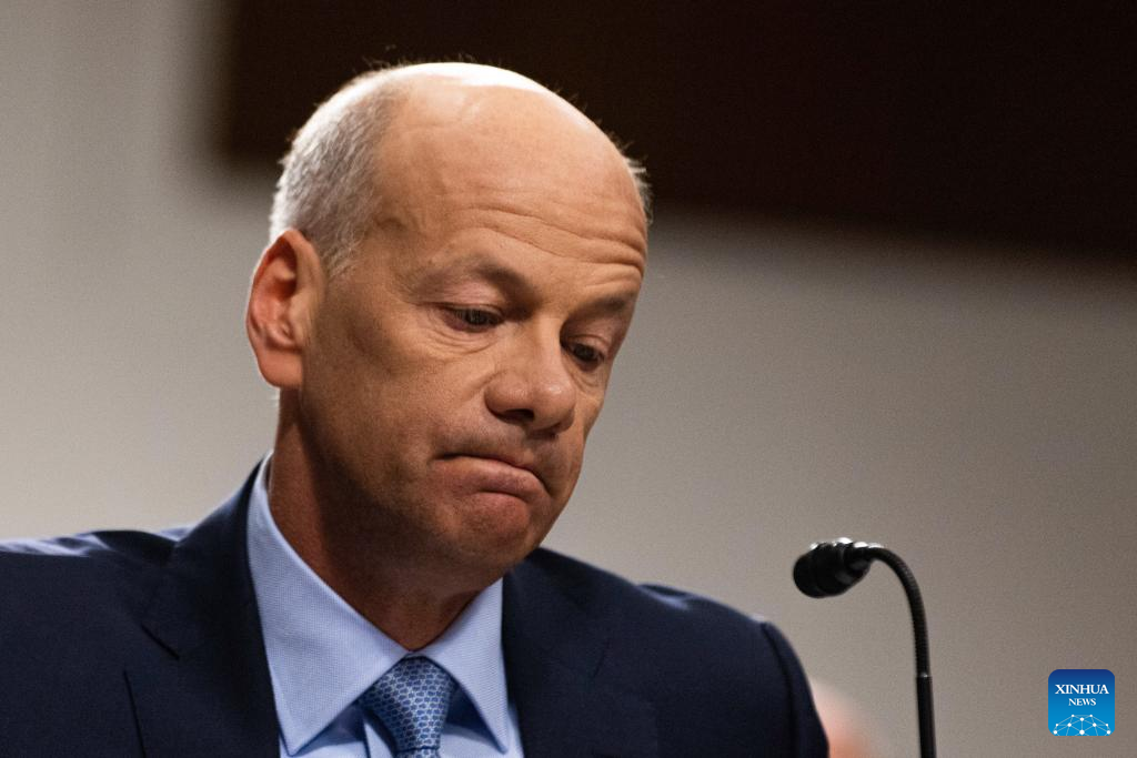 U.S. Senate Committee holds hearing on examining bank failures