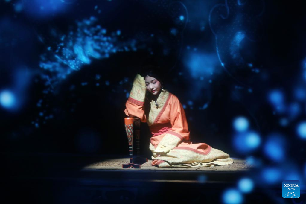 Across China: Beijing Opera show breathes life into ancient relics at museum