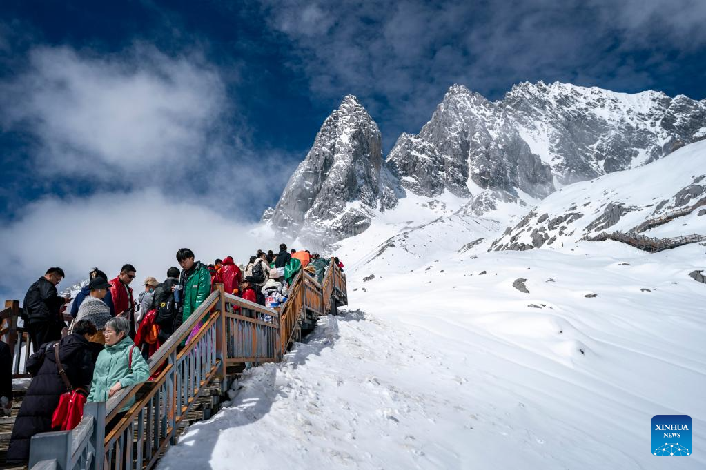 Yulong Snow Mountain scenic spot receives 2.4 million tourists since beginning of this year