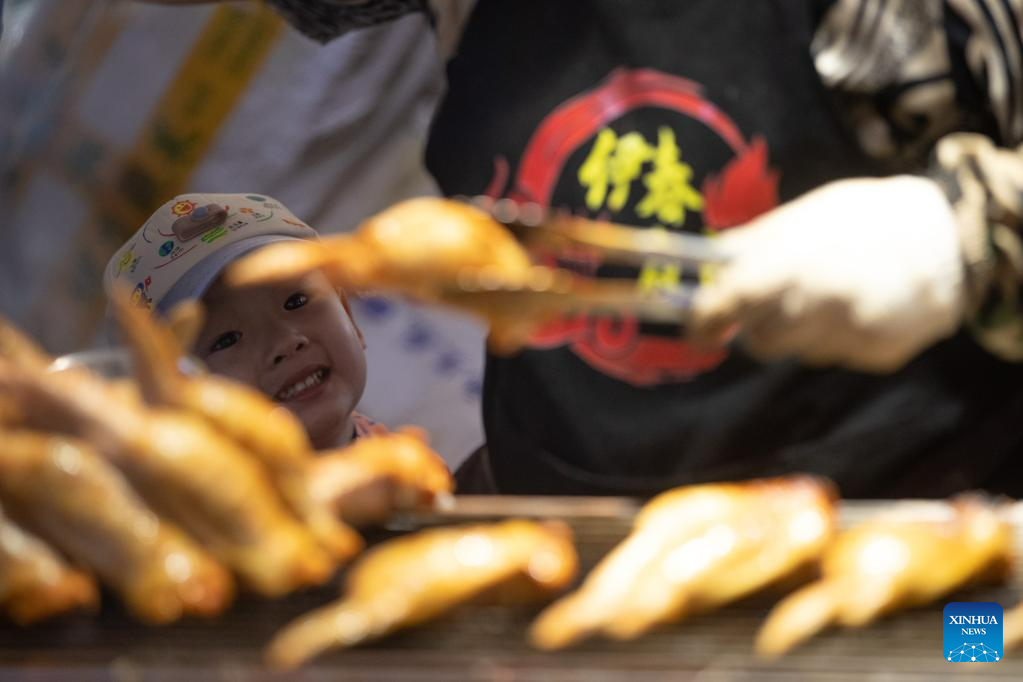 NE China's Yichun boosts nighttime economy