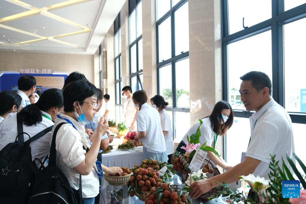 China Int'l Tropical Crops Industry Conference and 7th China Litchi and Longan Industry Conference held in Maoming
