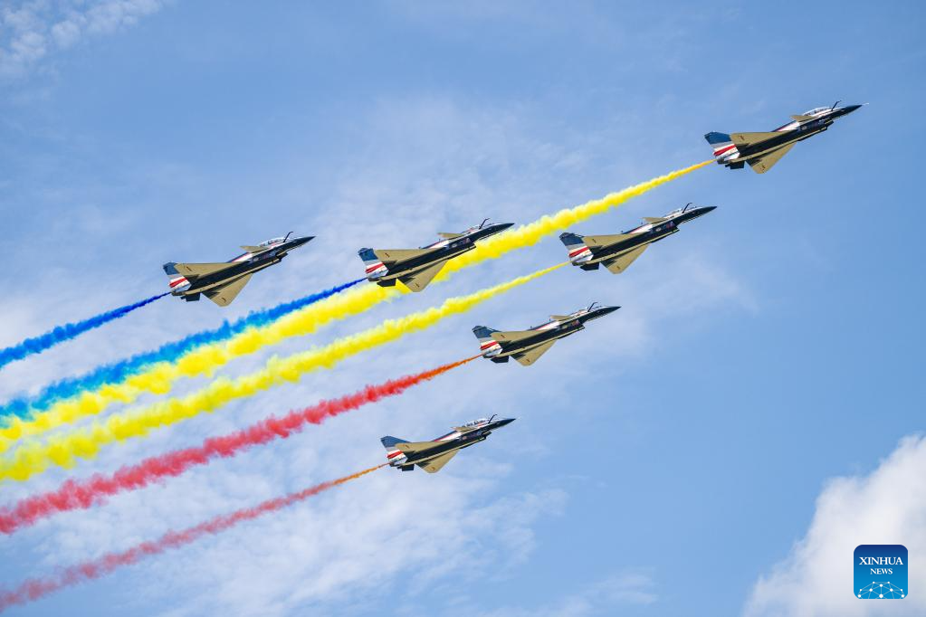 China's Air Force aerobatics team performs at 16th Langkawi Int'l Maritime and Aerospace Exhibition