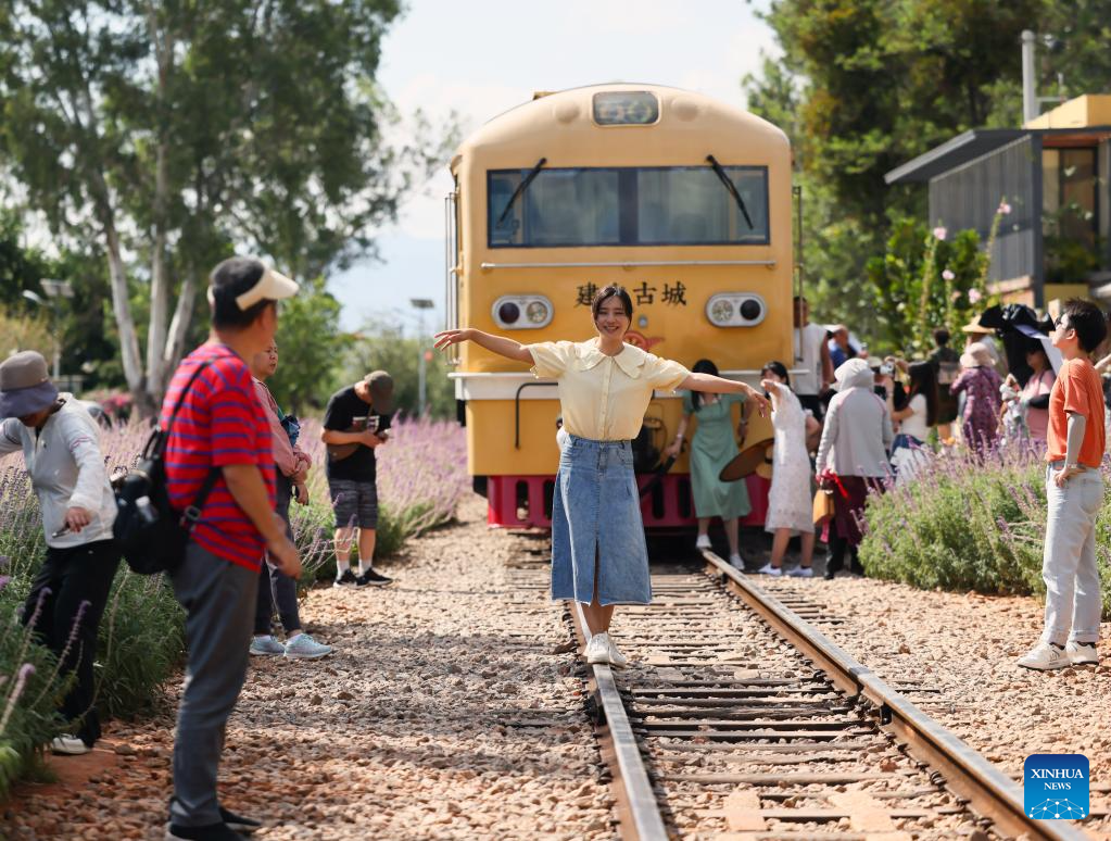 Tourism railway line attracts visitors in Honghe, SW China