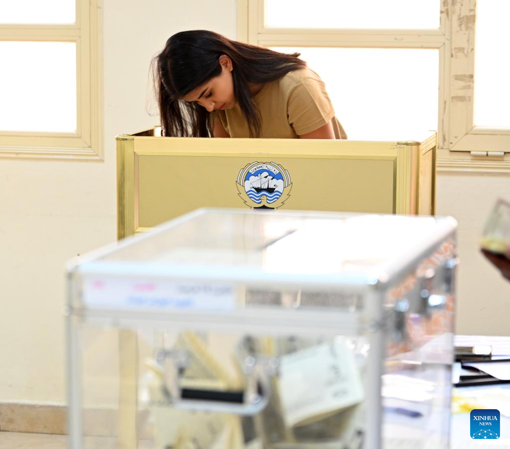 Kuwaitis vote to elect new parliament