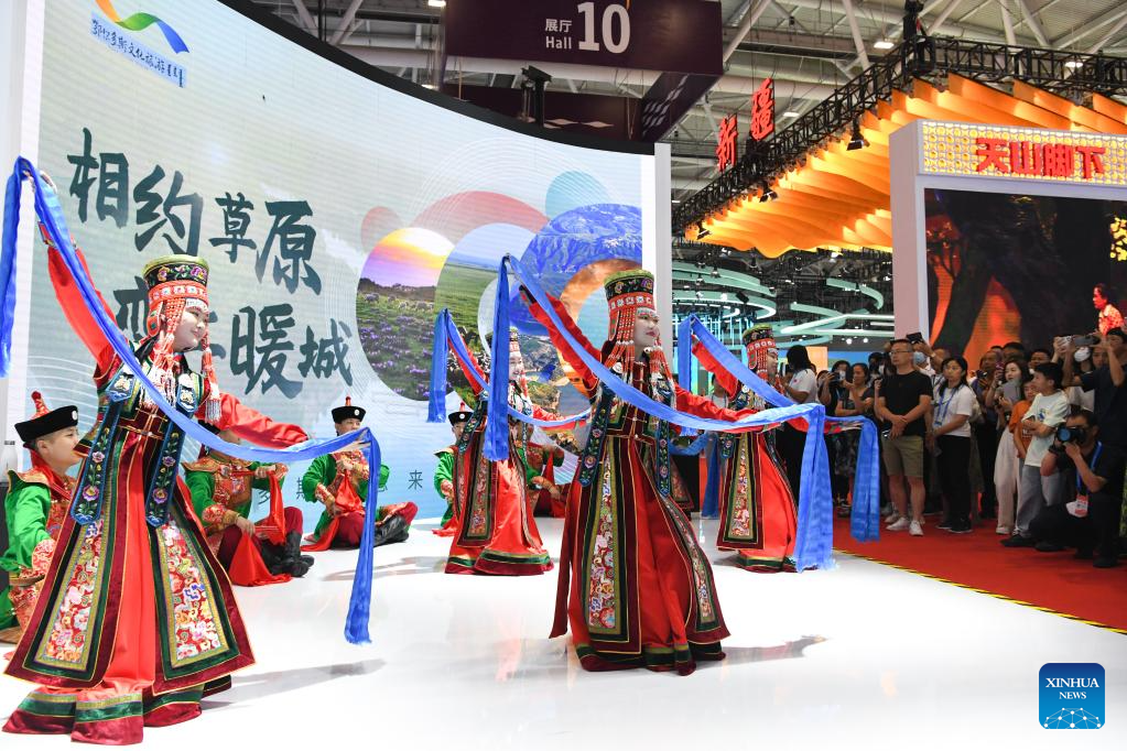 Int'l cultural industries fair opens in Shenzhen