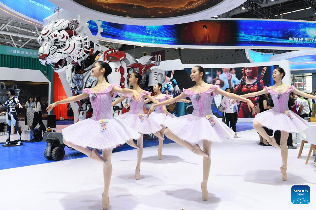 Int'l cultural industries fair opens in Shenzhen
