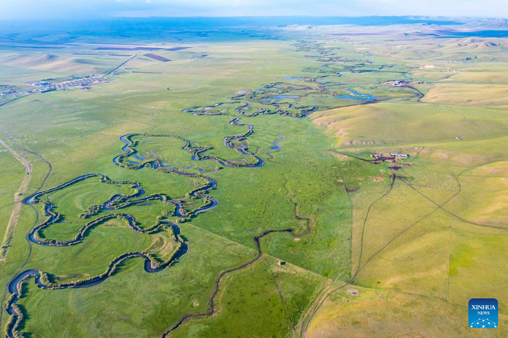 Scenery of grassland in Xilingol League of N China's Inner Mongolia