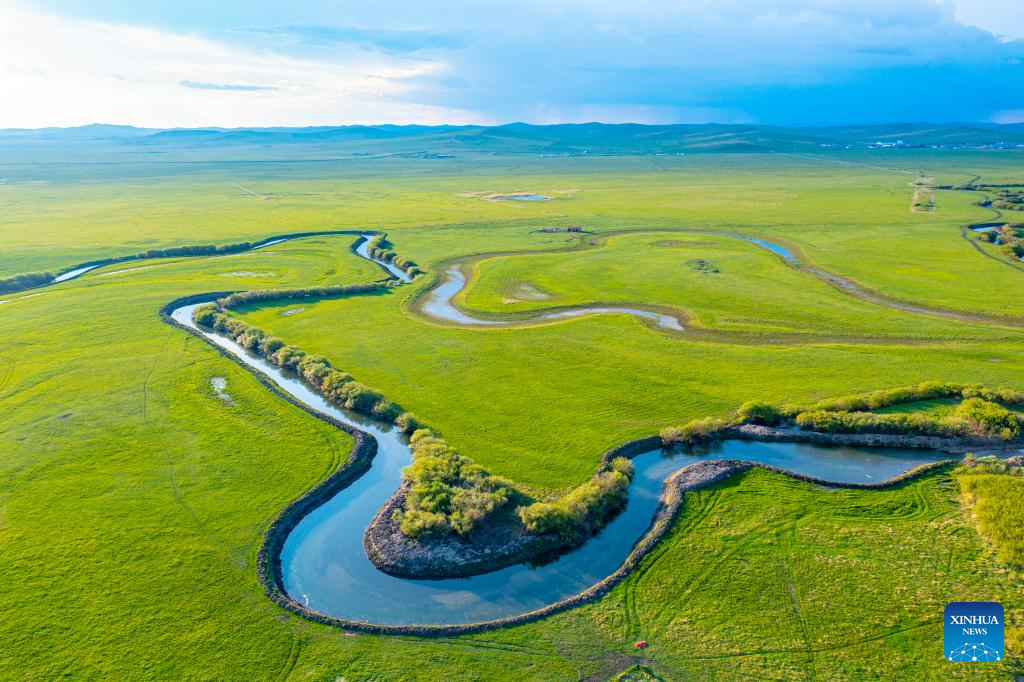Scenery of grassland in Xilingol League of N China's Inner Mongolia