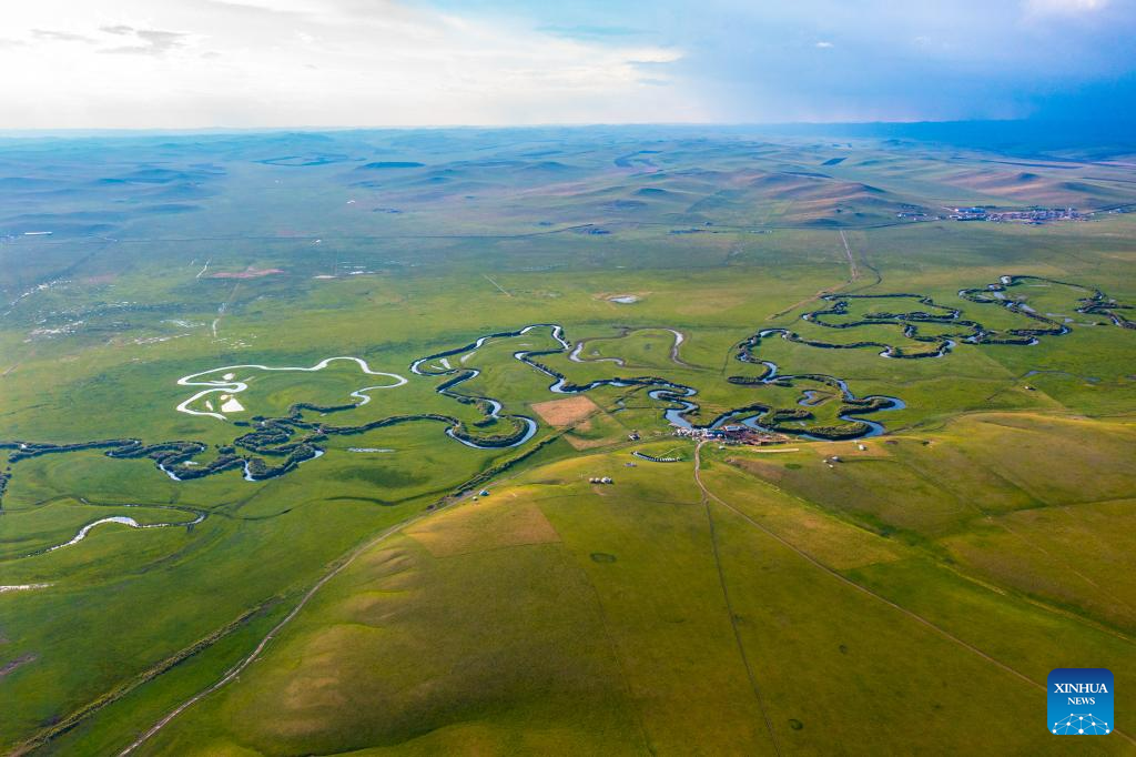 Scenery of grassland in Xilingol League of N China's Inner Mongolia