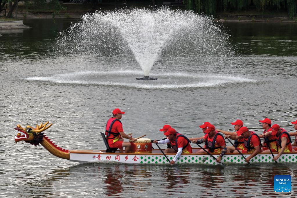 Dragon boat race in Romania marks Chinese traditional festival
