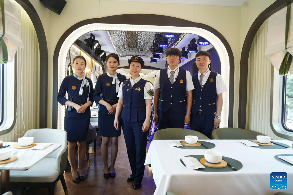 Tourist train from Harbin to Yichun offers passengers comfortable experience