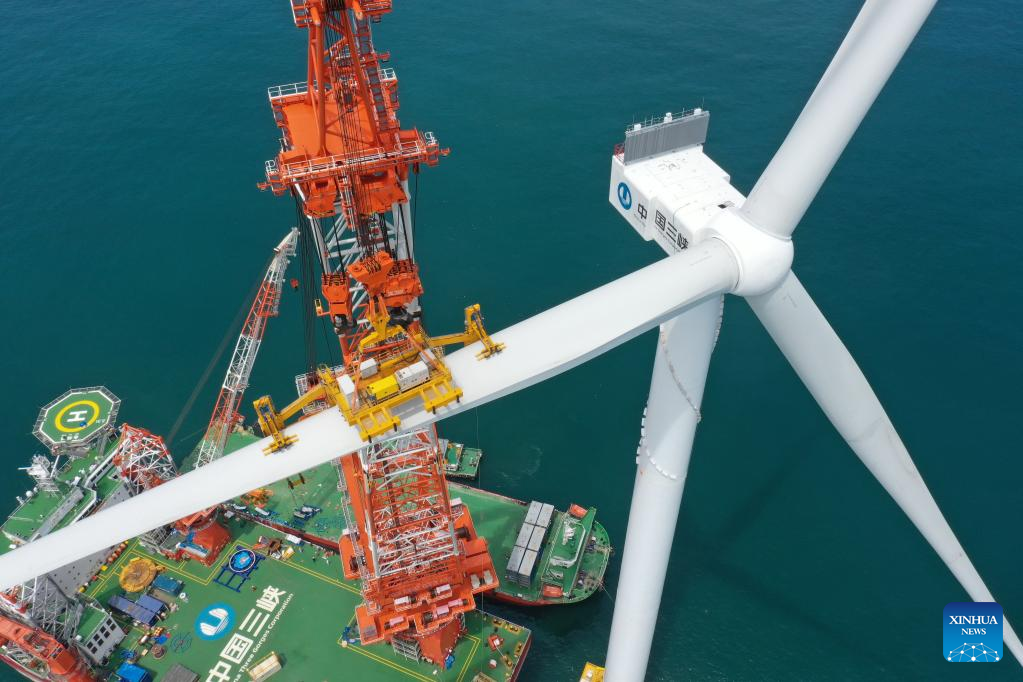 Construction of giant offshore wind turbine completed in Fuzhou