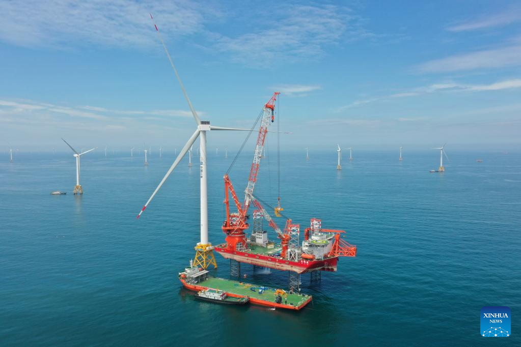 Construction of giant offshore wind turbine completed in Fuzhou