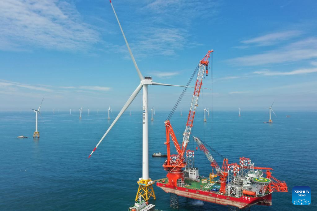 Construction of giant offshore wind turbine completed in Fuzhou