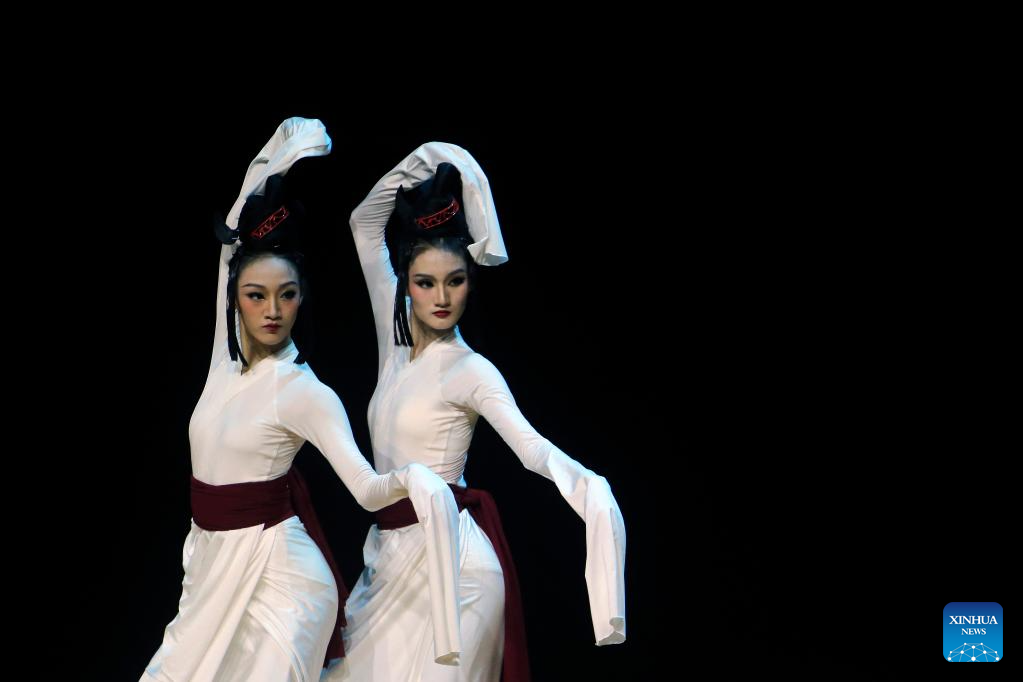 Classical Chinese dance show staged in Romania