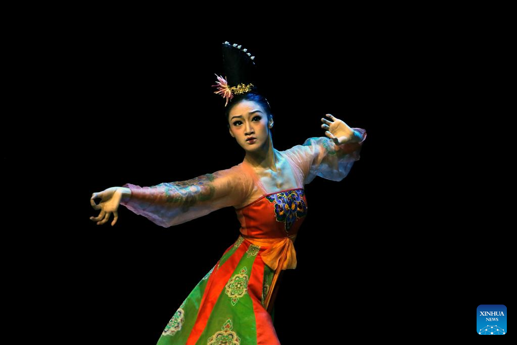 Classical Chinese dance show staged in Romania