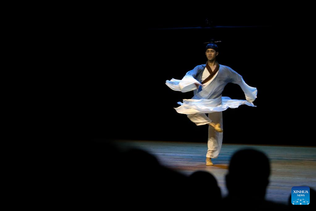 Classical Chinese dance show staged in Romania