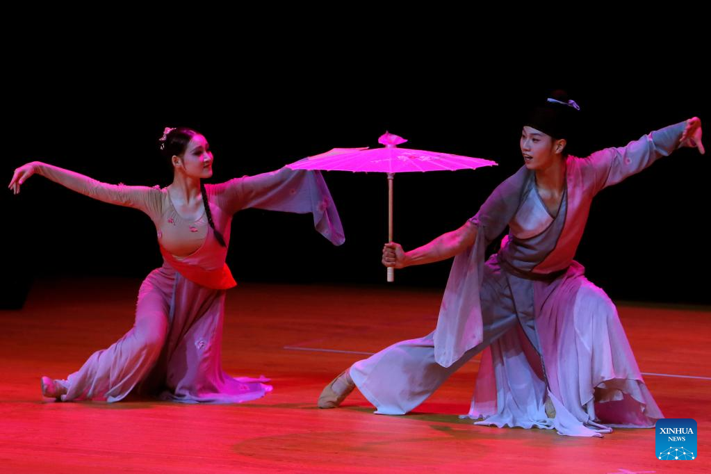 Classical Chinese dance show staged in Romania