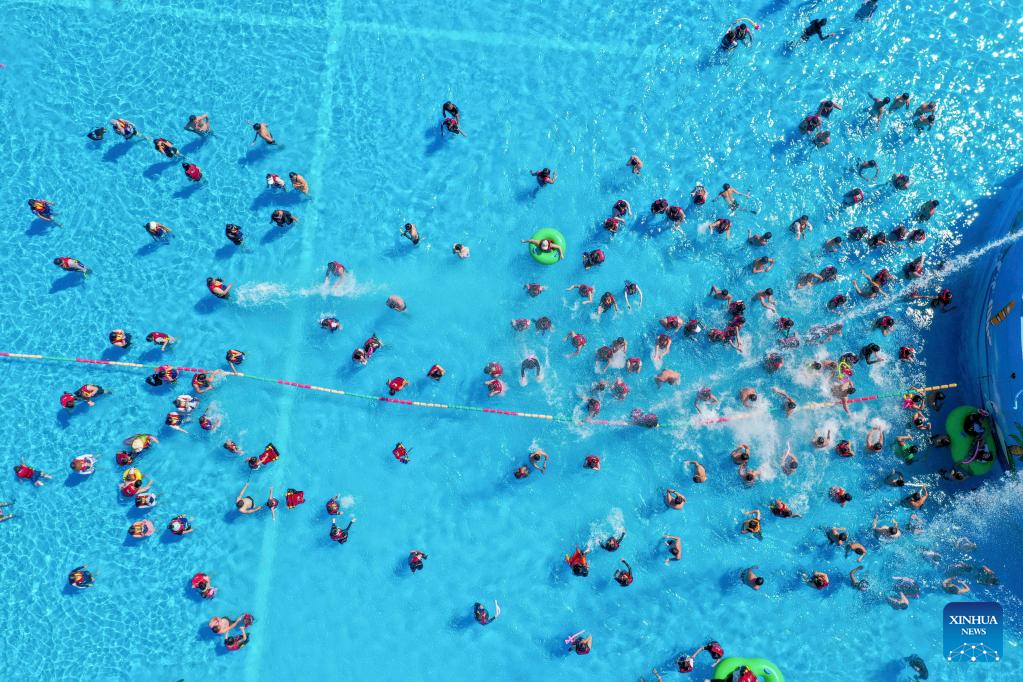 People enjoy themselves in summer across China