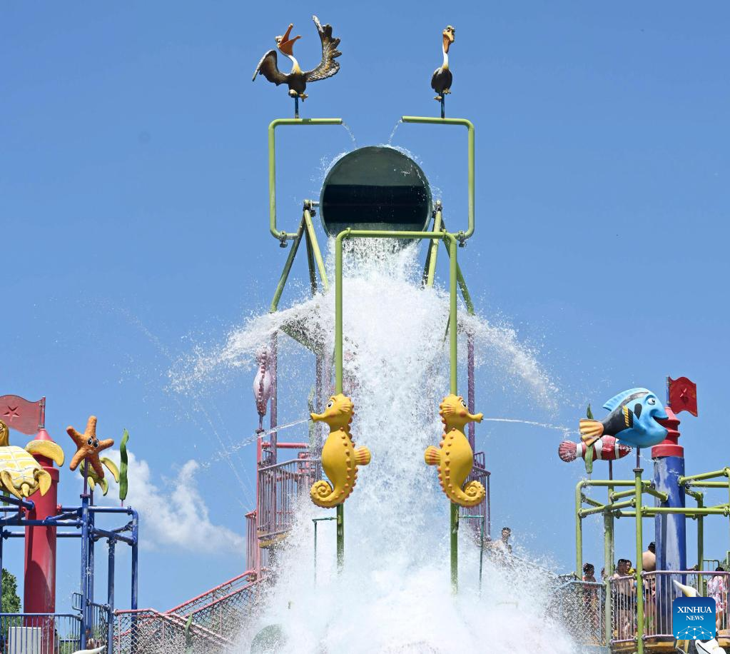 People enjoy themselves in summer across China