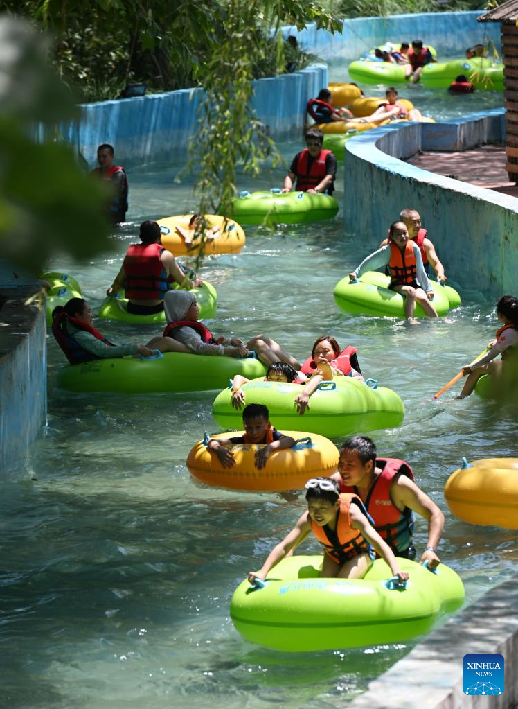 People enjoy themselves in summer across China