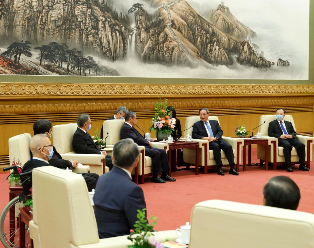 Chinese premier meets with Japanese business delegation
