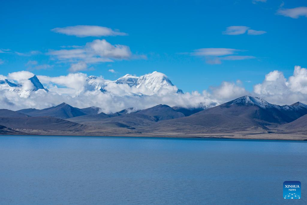 Charming view of Puma Yumco Lake in Tibet