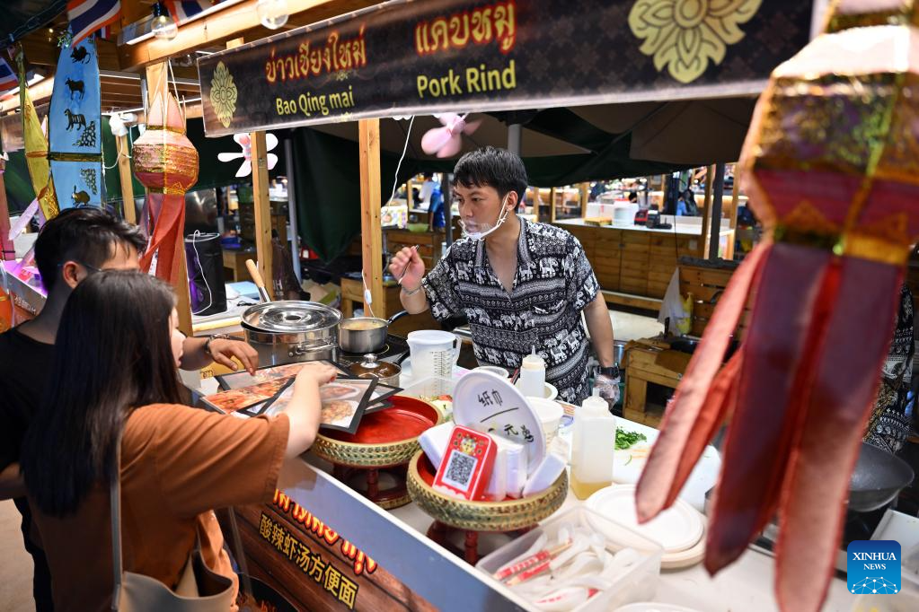 Across China: Thai businessmen seek opportunities in Chinese night market