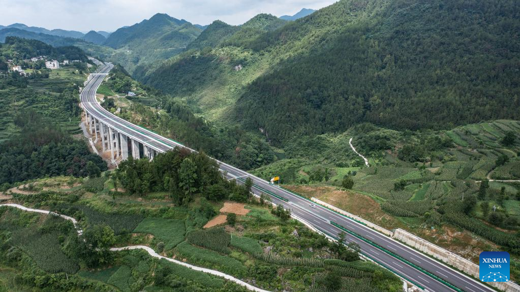 Dejiang-Yuqing expressway in southwest China opens to traffic