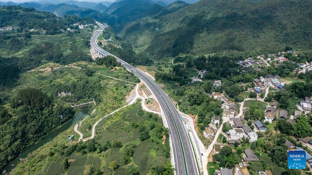 Dejiang-Yuqing expressway in southwest China opens to traffic
