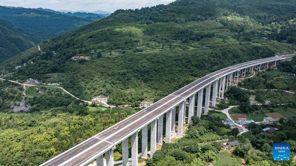 Dejiang-Yuqing expressway in southwest China opens to traffic