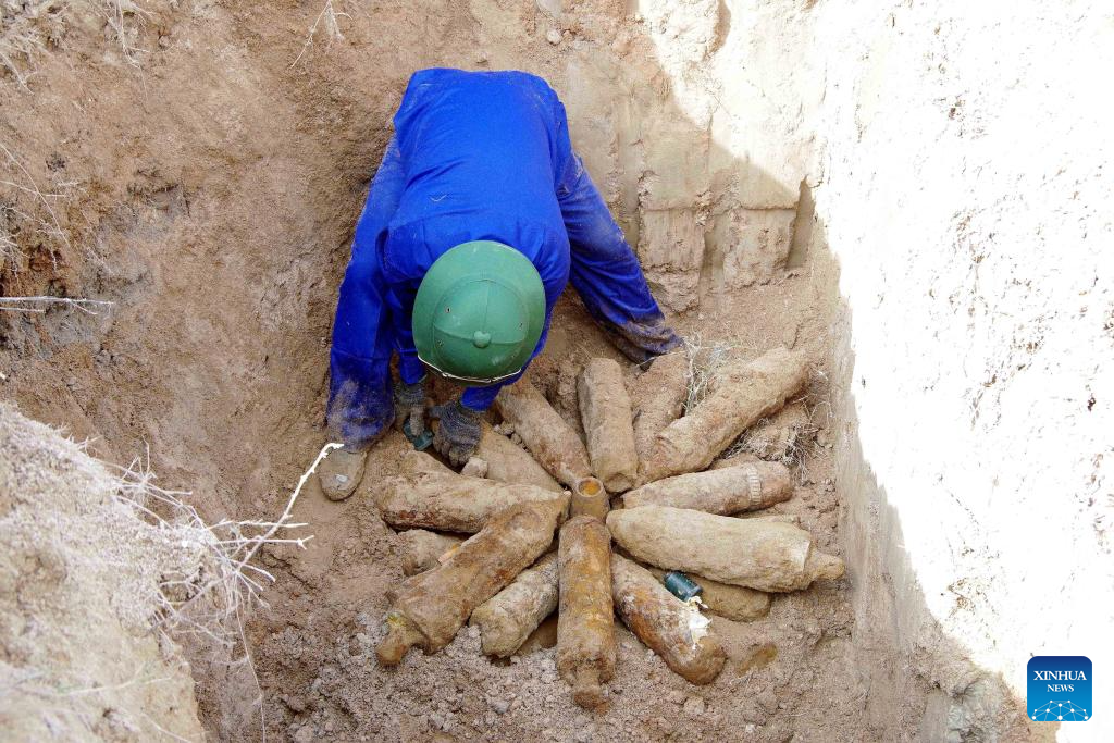Feature: Lingering war ghosts continue to haunt Vietnamese due to U.S. cluster bombs