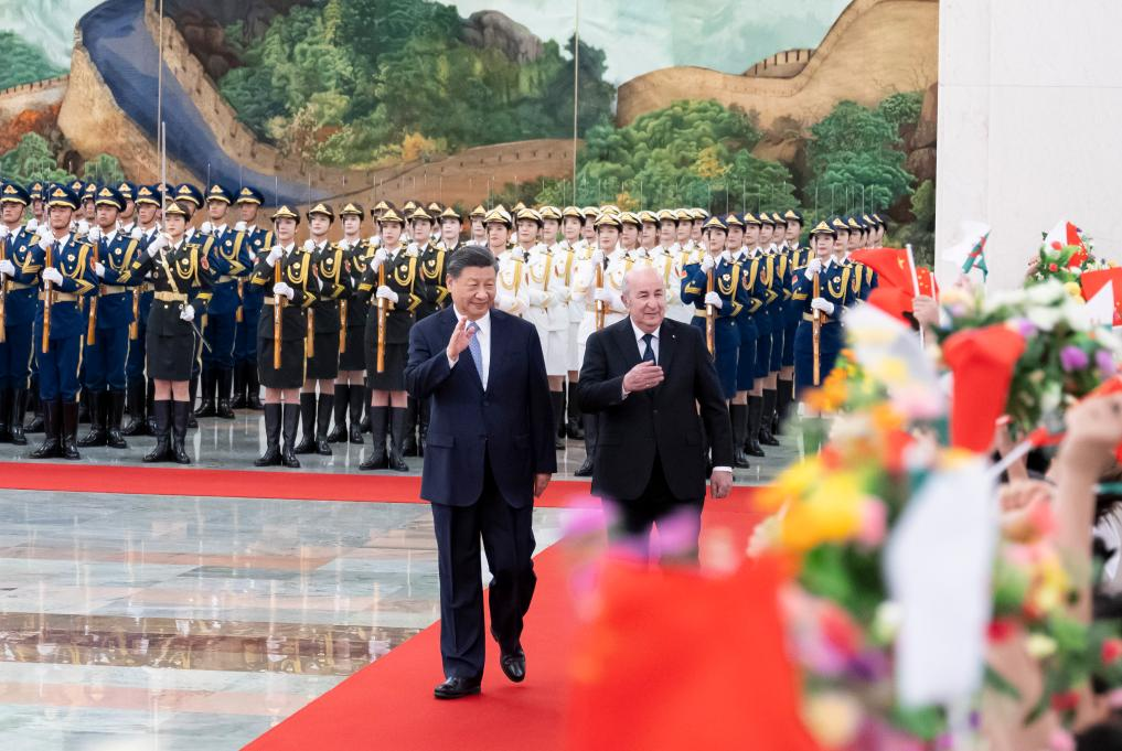 Xi holds talks with Algerian president