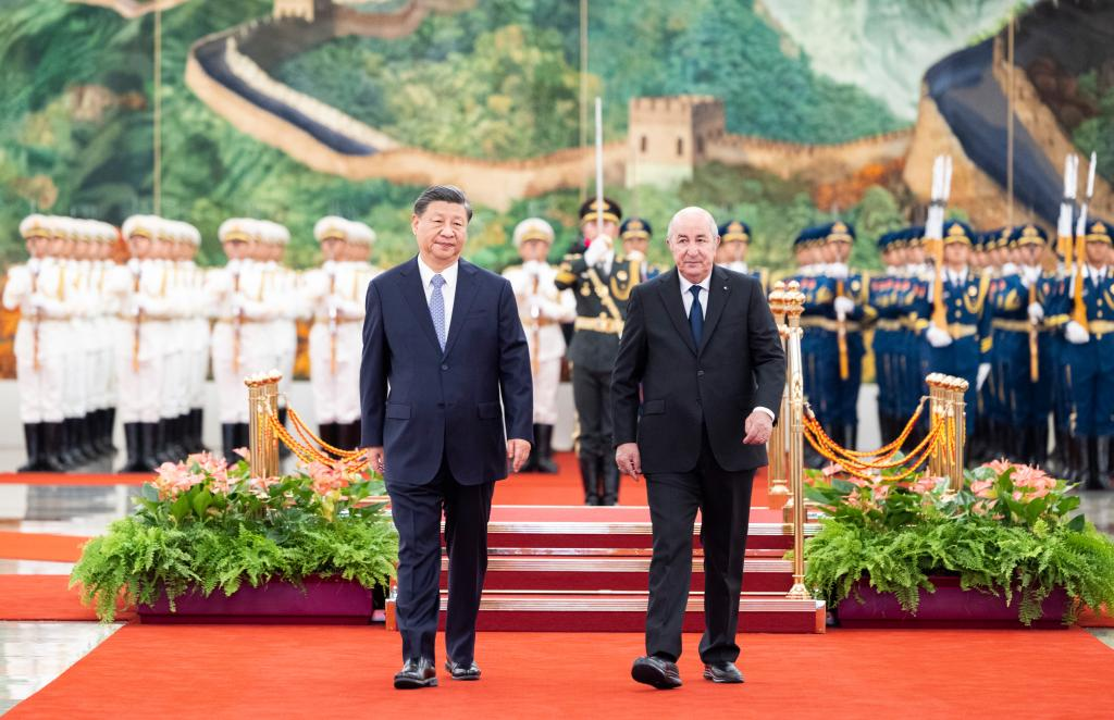 Xi holds talks with Algerian president