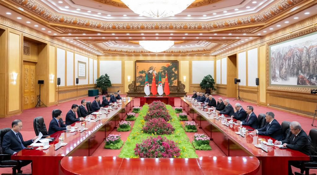 Xi holds talks with Algerian president