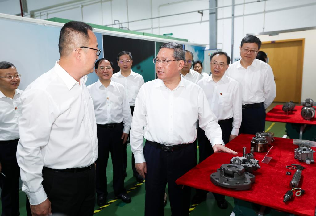 Chinese premier calls for improved pilot FTZs, exploration of high-level opening-up