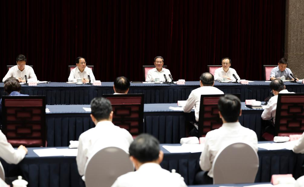 Chinese premier calls for improved pilot FTZs, exploration of high-level opening-up