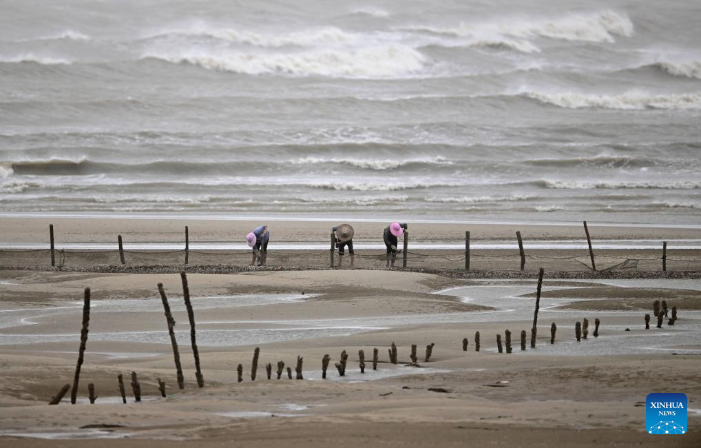 China raises typhoon response to highest level as Doksuri strengthens