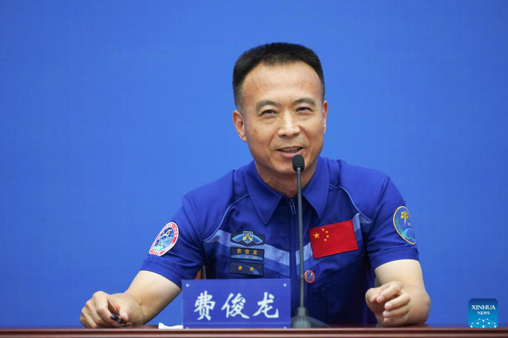 Shenzhou-15 astronauts meet press after quarantine, initial recovery