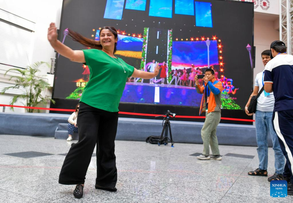 Communication activity featuring music and dance held in Xinjiang