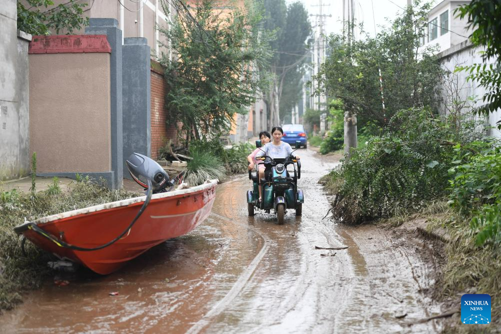 Rescue underway in flood-hit Zhuozhou City