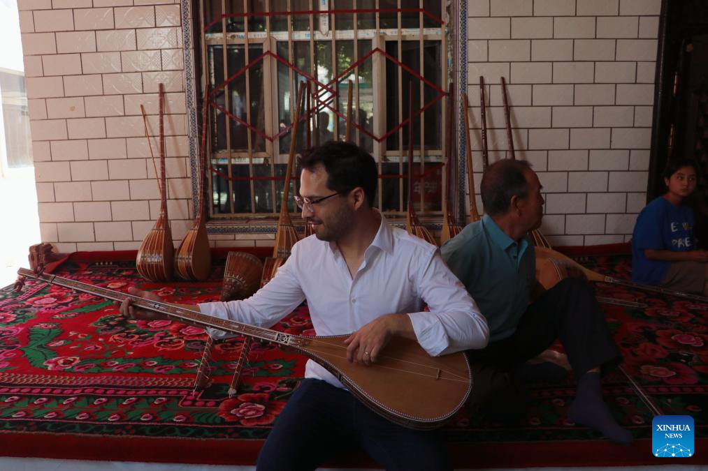 China Focus: Foreign envoys witness Xinjiang's vibrant life, development in visit